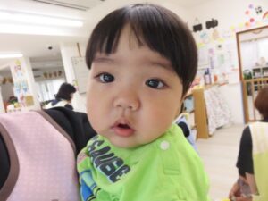 水風船とお麩の感触あそび😆⭐(鳥・花・虹組）